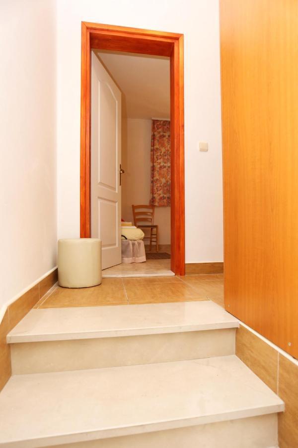 Apartment Zuljana 10233B Exteriör bild