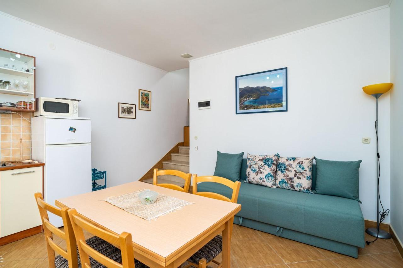 Apartment Zuljana 10233B Exteriör bild